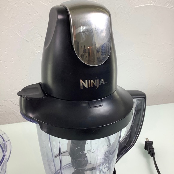 Ninja Food Processor blender 450 Watt 5 cups & 6 cups jars with blades EUC - Picture 2 of 11